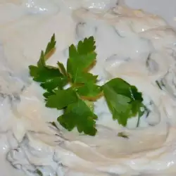 Турецкий салат с чесноком