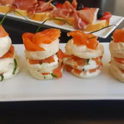 Канапе со сливочным сыром и семгой