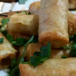 Хрустящие весенние рулетики с овощами и мясным фаршем