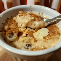Коричневый рис с молоком и коричневым сахаром