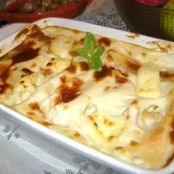 Каннеллони с тремя видами сыра и соусом Бешамель