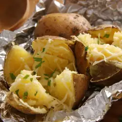 Быстрая картошка в фольге