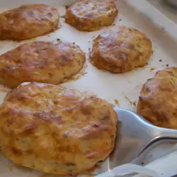 Картофельные шницели с сыром и ветчиной в духовке