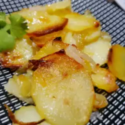 Картофель с луком в духовке
