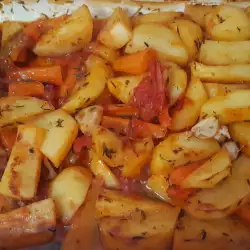 Картофель с морковью в духовке