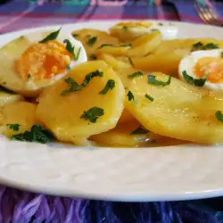 Картофель с вареными яйцами