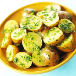 Картошка в духовке с базиликом