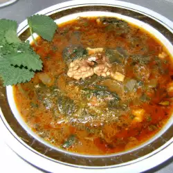 Весенняя каша из крапивы и грецких орехов