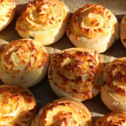 Булочки с сыром из двух видов молока