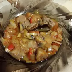 Каварма со свининой и луком-пореем в глиняном горшке
