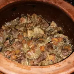 Кебаб из свинины в глиняном горшке