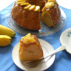 Десерт со сметаной и бананами