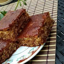 Кекс с грецкими орехами, медом и маслом