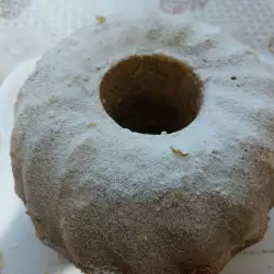 Двухцветный кекс с лимонадом и грецкими орехами