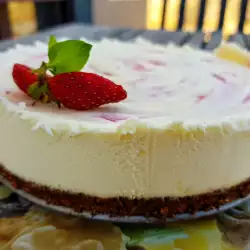 Кето пирог с клублникой и маскарпоне