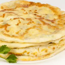 Грузинские хачапури с брынзой и желтым сыром