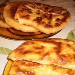 Хачапури - грузинская лепешка с начинкой