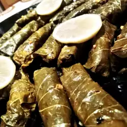 Постная долма с рисом и паприкой