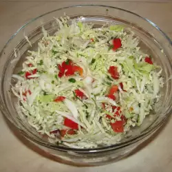 Пекинская капуста с помидорами и сладким перцем