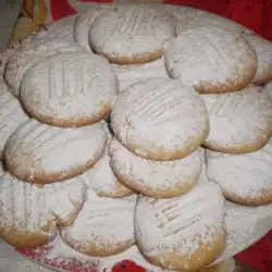 Рождественское масляное печенье с сахарной пудрой