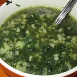 Вкусный суп из крапивы с рисом