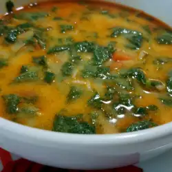 Суп из крапивы с помидорами