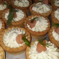Тарталетки с семгой и сливочным сыром