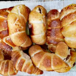 Пышные булочки из сдобного теста