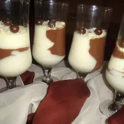 Десерт в стакане со сливочным маслом