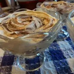 Десерт с маскарпоне и сметаной