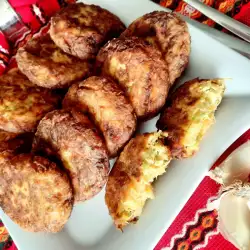 Жареные вегетарианские котлеты из кабачков