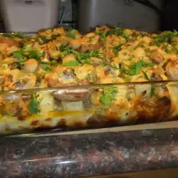 Фрикадельки с картофелем и овощами