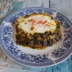 Щавель с рисом и яйцами в духовке