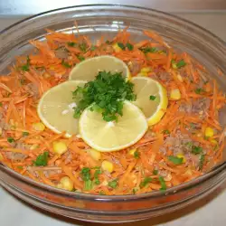 Морковный салат с тунцом