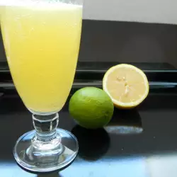 Лимонад с апельсином, лаймом и мятой