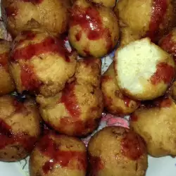 Пончики с молоком и ежевичным топпингом