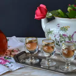 Домашний ликер из розы