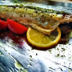 Печеная скумбрия в фольге с лимоном и чесноком