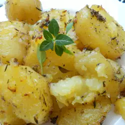 Запеченная картошка с чесноком