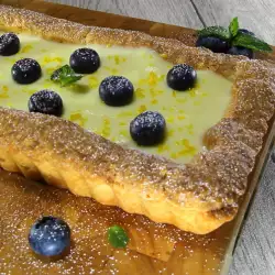 Масляный пай с лимонным кремом и черникой