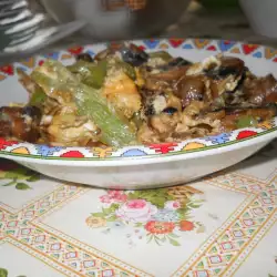 Яичница с грибами, сладким перцем и луком