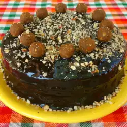 Веганский морковный торт с глазурью и грецкими орехами