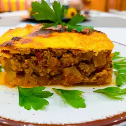 Классическая мусака с картофелем и мясным фаршем