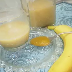 Целебный напиток с бананом и медом от бронхита и кашля