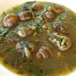 Суп из улиток со щавелем и крапивой