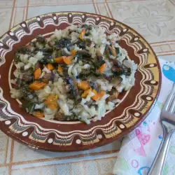 Постный рис с грибами и шпинатом в духовке