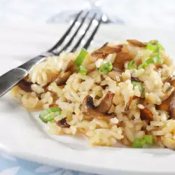 Грибы с рисом в духовке