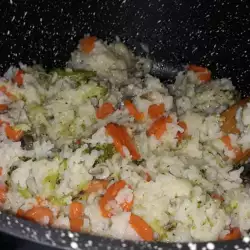 Рис с замороженными овощами и грибами
