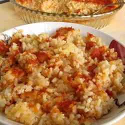 Рис с помидорами и морковью