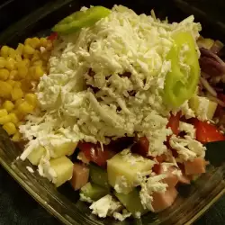 Салат с кукурузой и репчатым луком